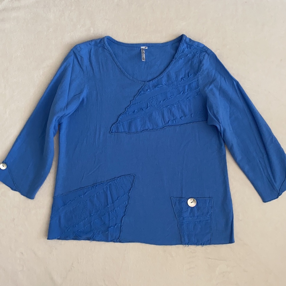 Lulu-B | Embroidered Flower Textured Three Quarter Sleeve Top Blue (M)